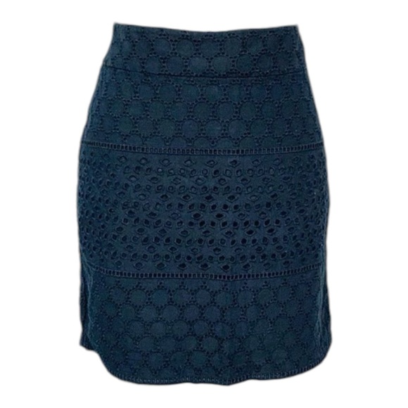 Banana Republic Factory Dresses & Skirts - Banana Republic Navy Blue Eyelet 100% Cotton Skirt Size 2
